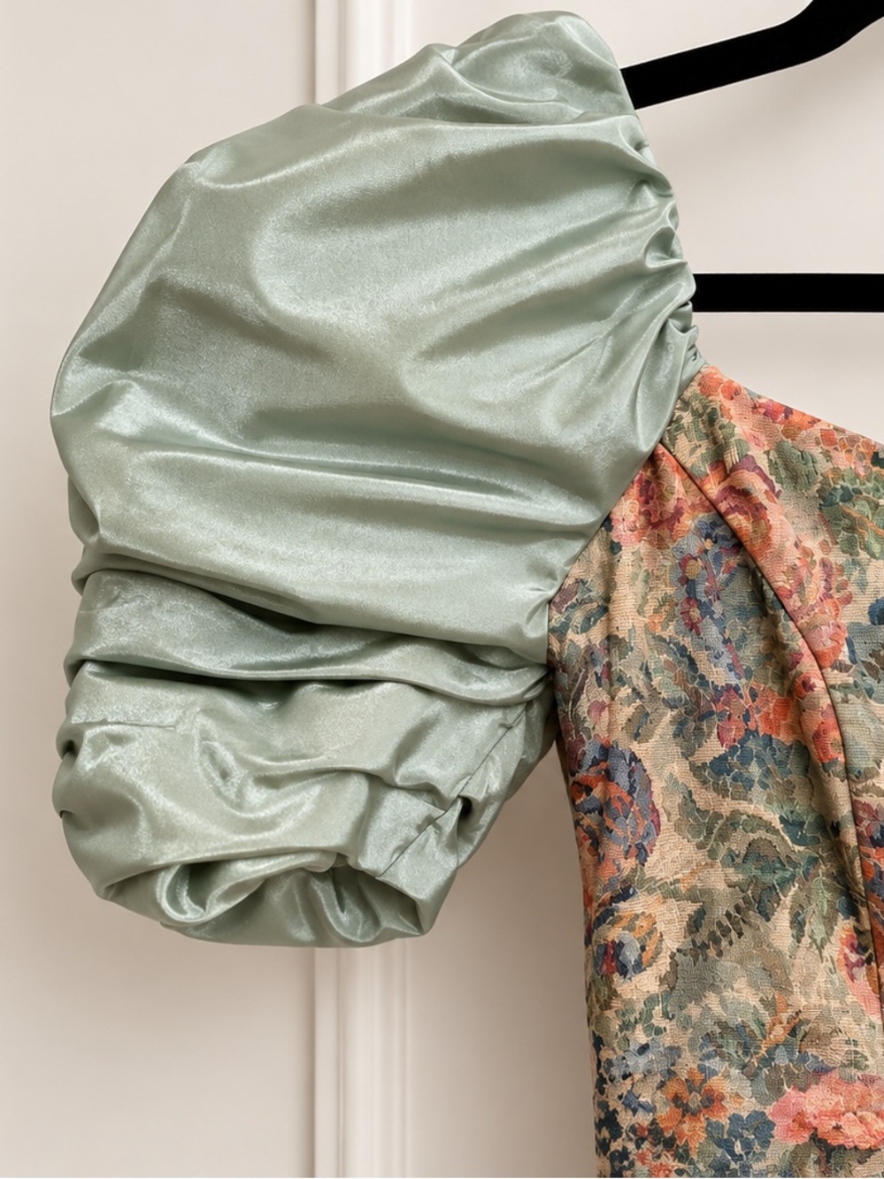 Rare Vtg House of Bianchi
Statement Dress Floral Brocade
Puff Sleeves Sage Green - Picture 6 of 11